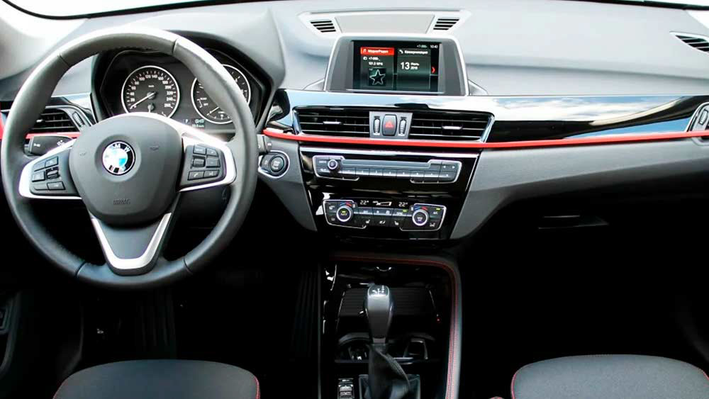 Фото BMW X1