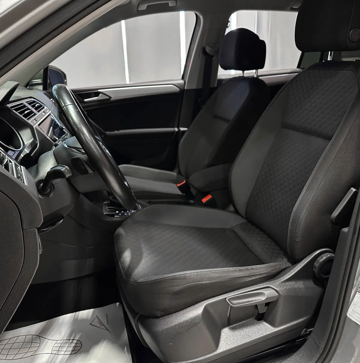 Volkswagen Tiguan - фото 11