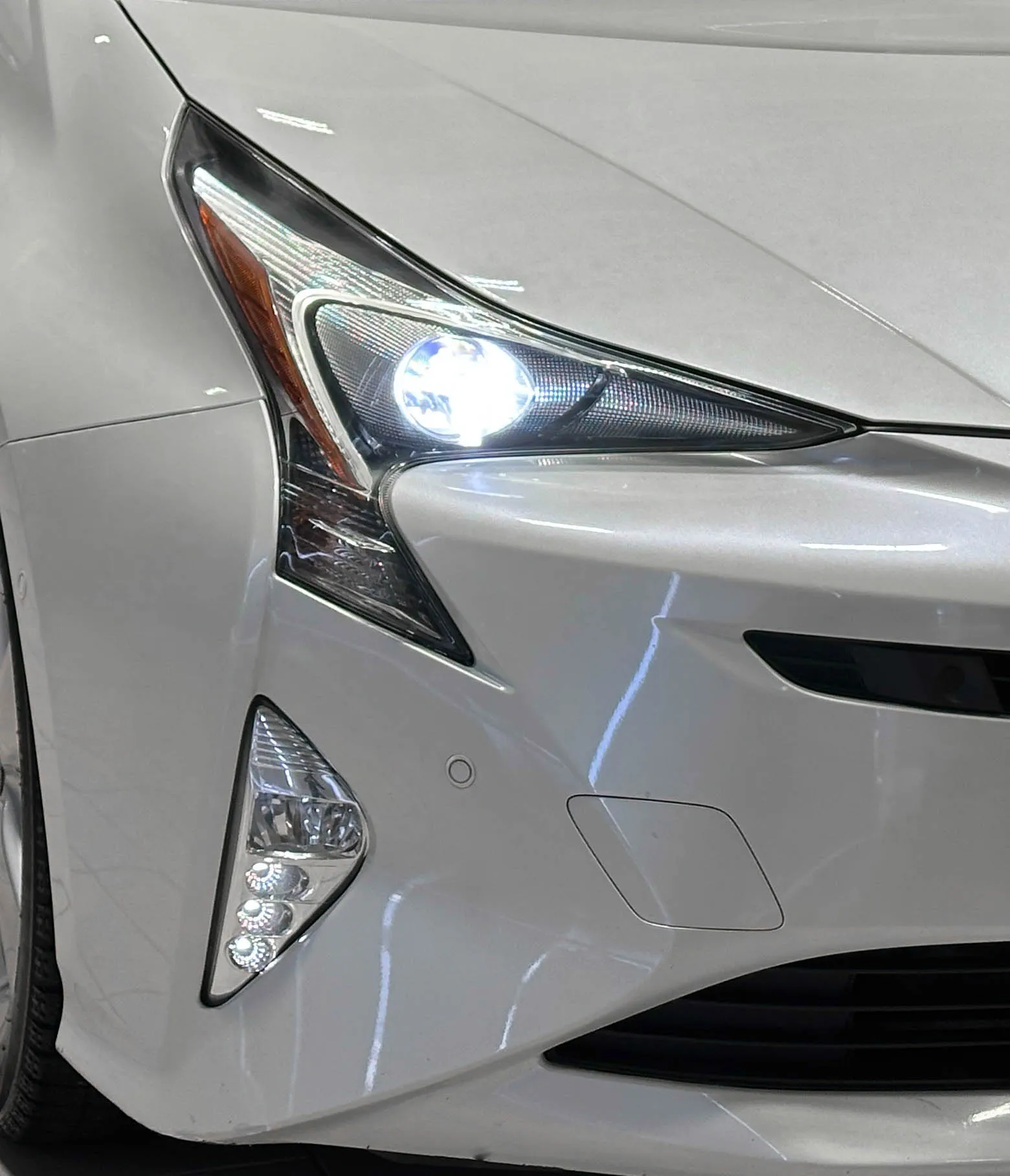 Toyota Prius Hybrid - 4