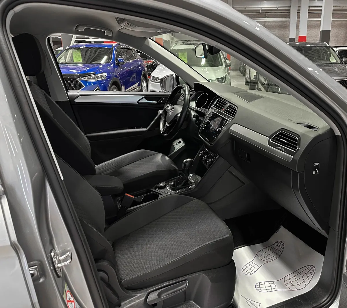 Volkswagen Tiguan - фото 16