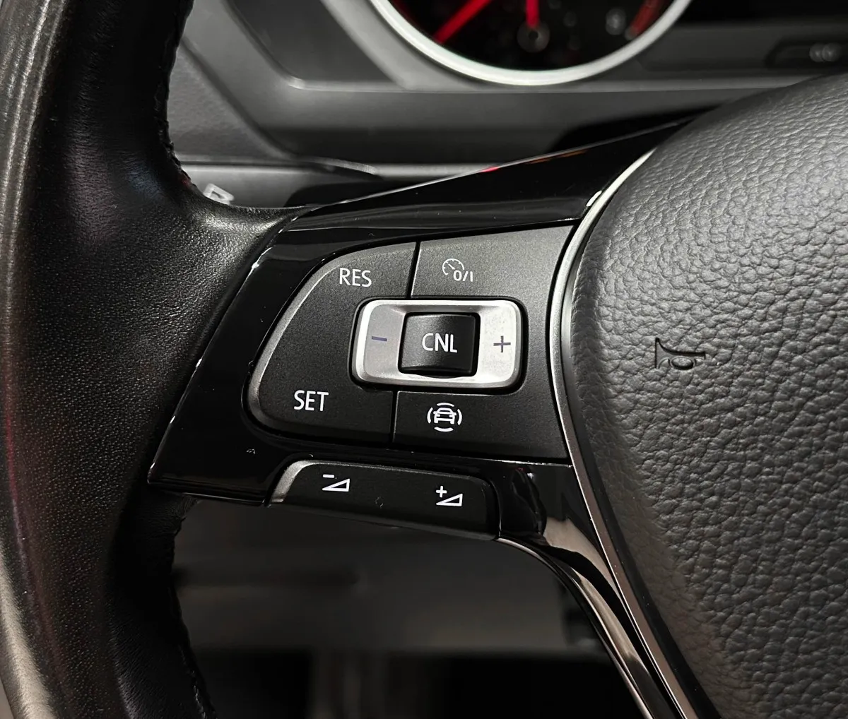 Volkswagen Tiguan - фото 19