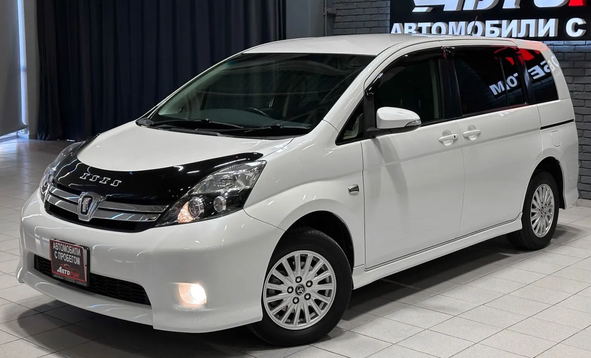 Toyota Isis - 2