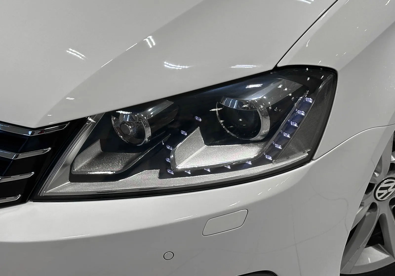 Volkswagen Passat - 4