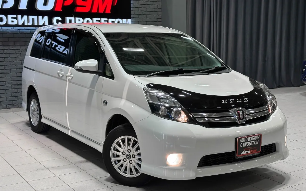 Toyota Isis - 5