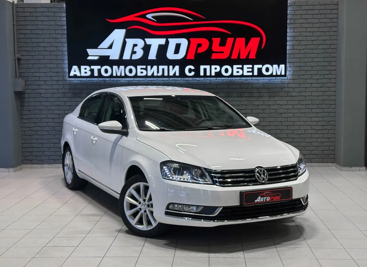 Volkswagen Passat - 1
