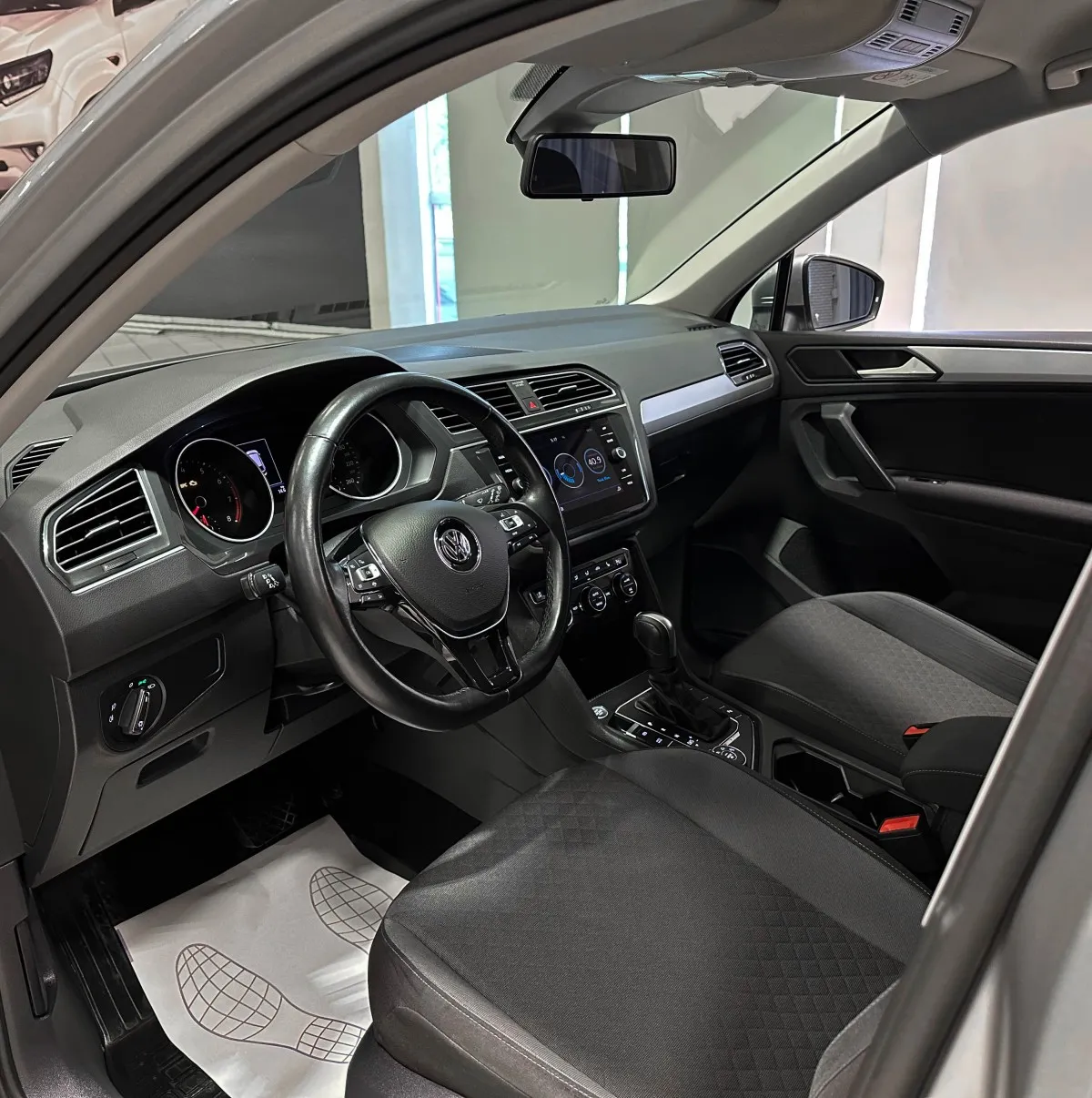 Volkswagen Tiguan - фото 10