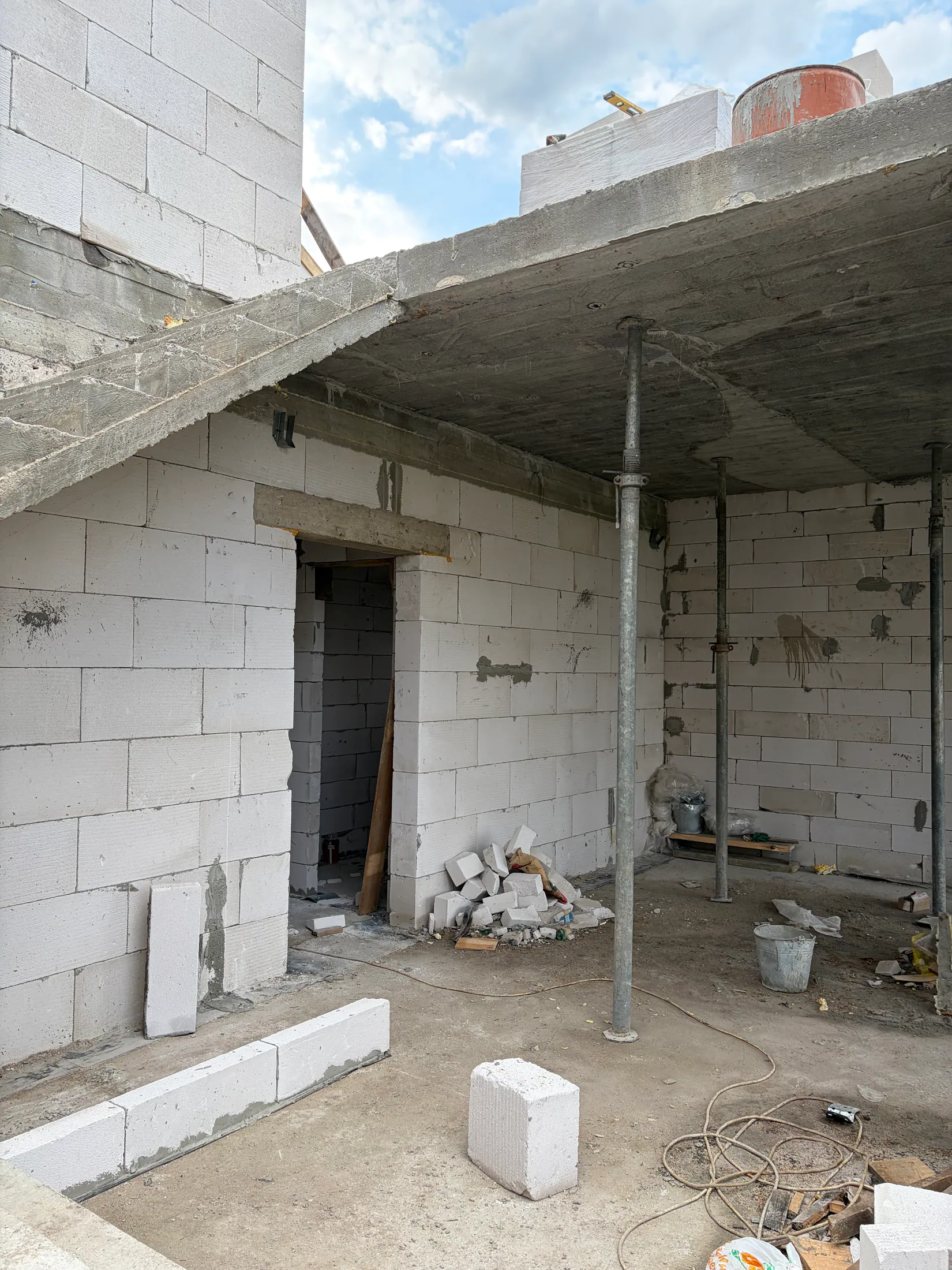 Коробка дома из газоблока — кладка стен