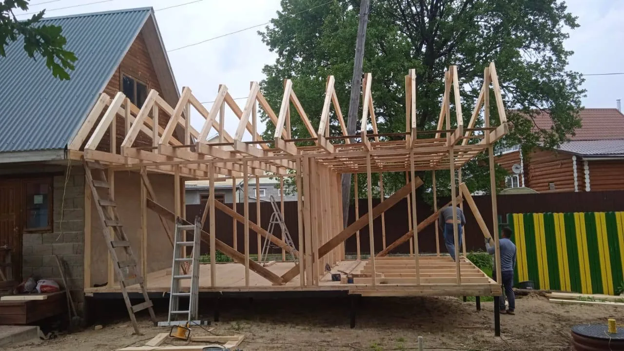 Дом из бруса с террасой — сборка дома из бруса, фото 3