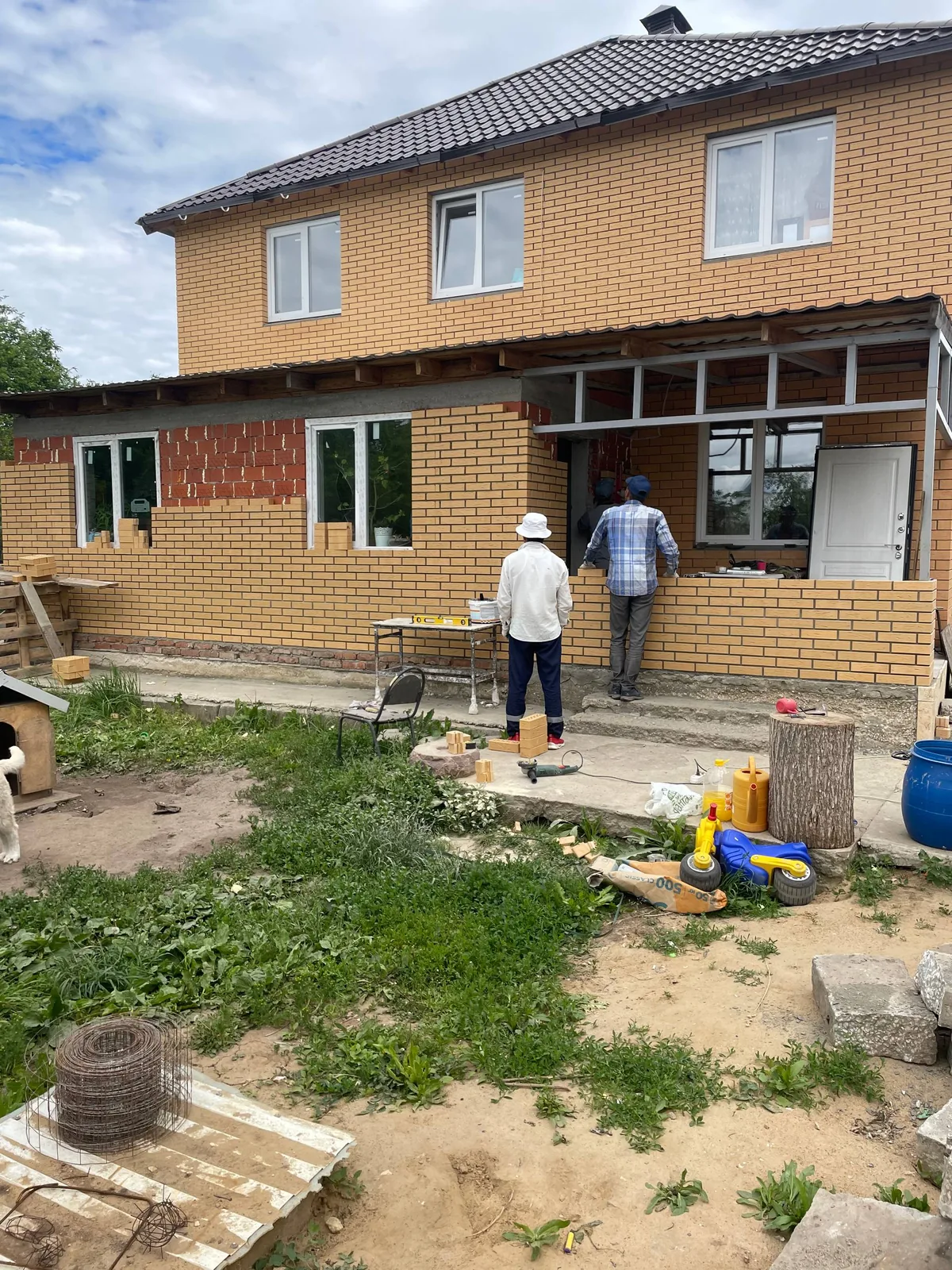 Дом из кирпича — устройство цоколя