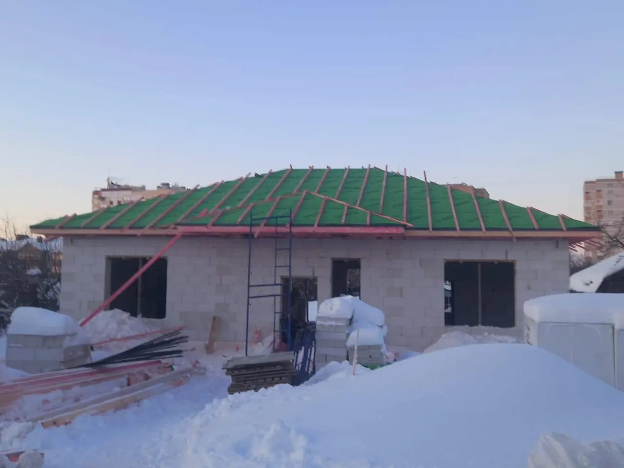 Дома из газоблока и кровельные работы — кладка стен из газоблока, фото 5