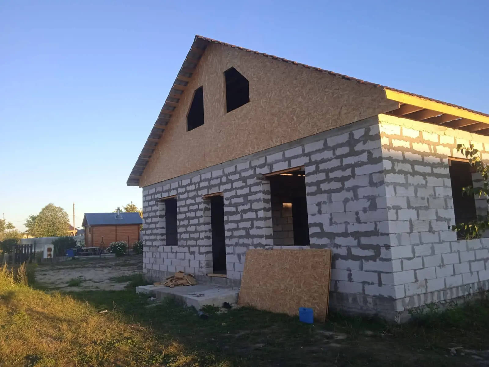 Дома из газоблока и кровельные работы — кладка стен из газоблока, фото 6