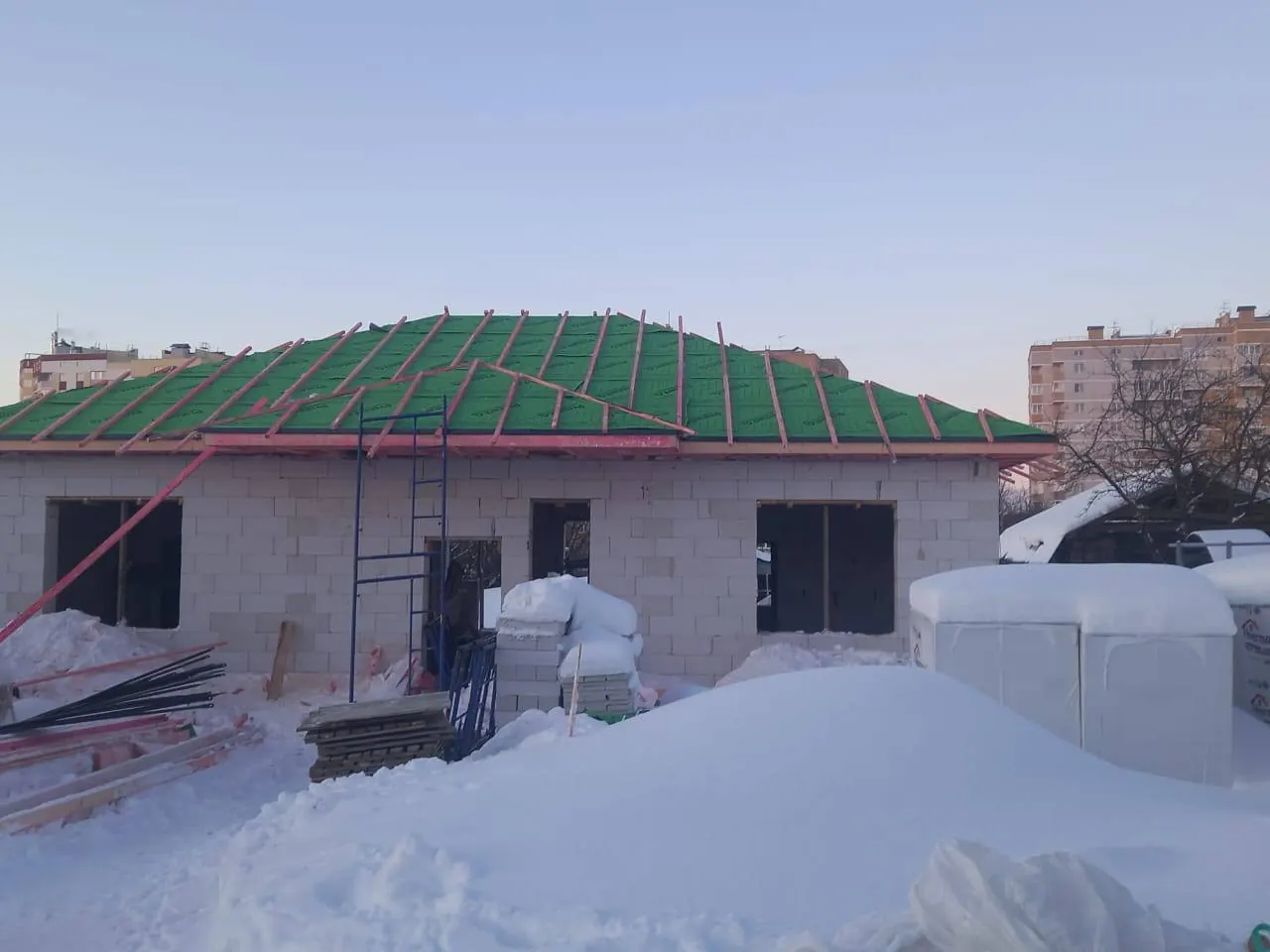 Дома из газоблока и кровельные работы — монтаж стропильной системы, фото 8