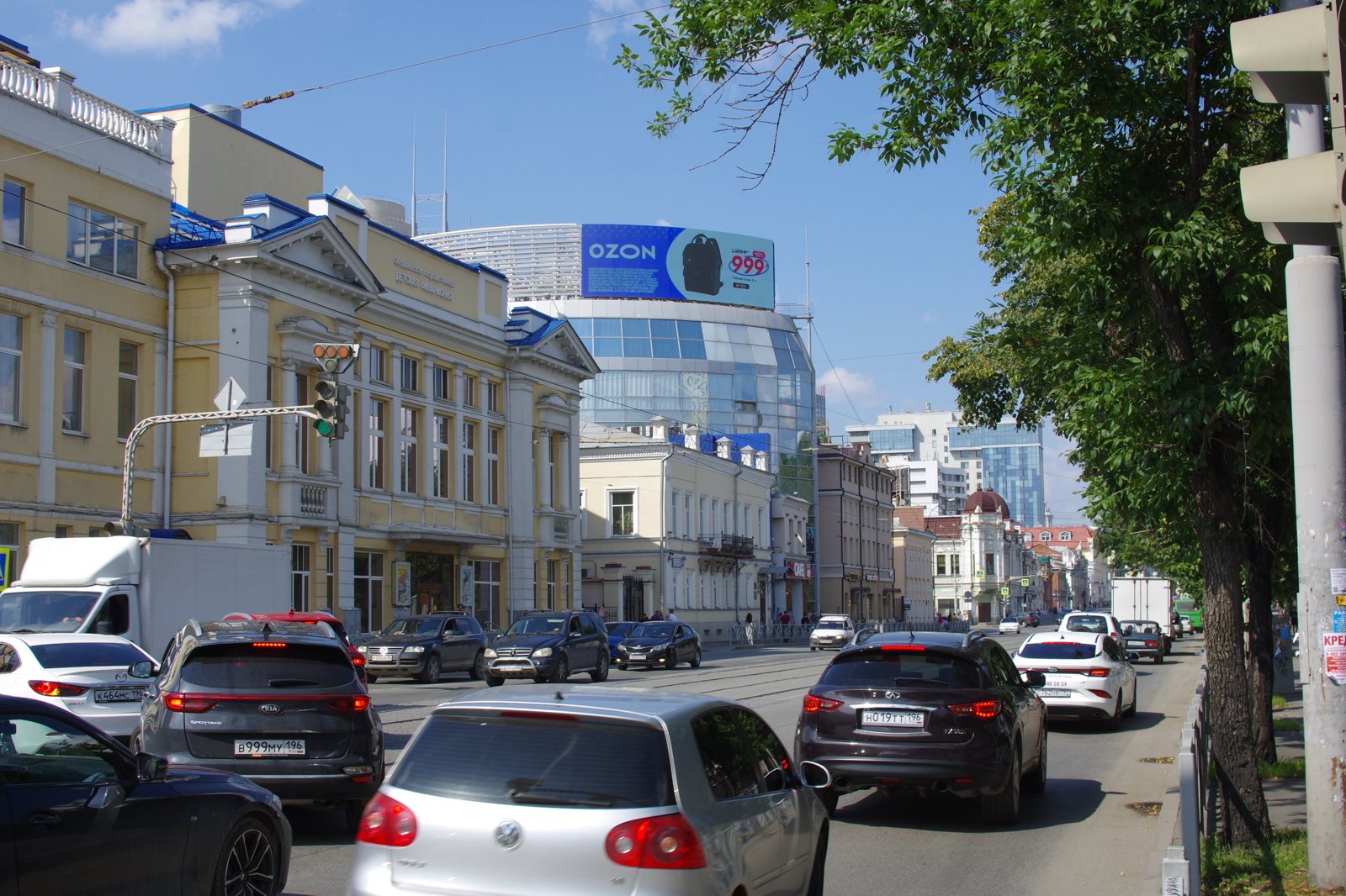 Медиафасад на 8 марта, 32а (ТРЦ Гринвич)