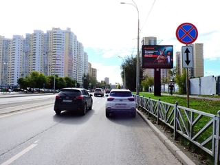Цифровой экран — 8 Марта, 149 (через дорогу), ТРЦ Мегаполис, из центра