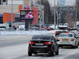 Цифровой экран — Сыромолотова – Высоцкого, 12а, к Малышевскому мосту, в центр