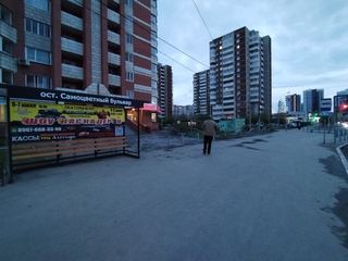 Остановка — Бульвар Самоцветный, напротив Молл