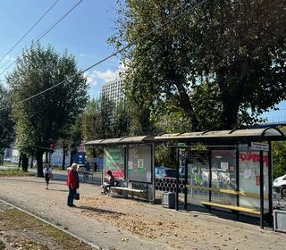 Остановка — пр. Космонавтов, 13 (остановка «Техучилище»)