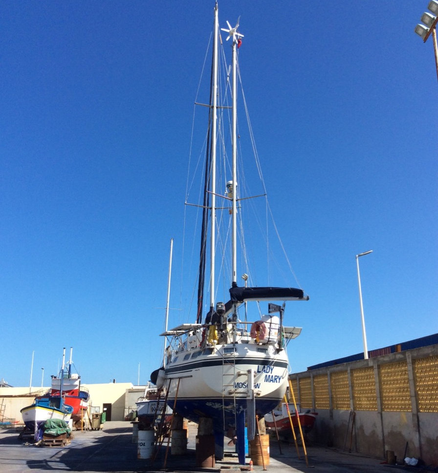 Lady Mary на берегу во время обслуживания на Канарских островах