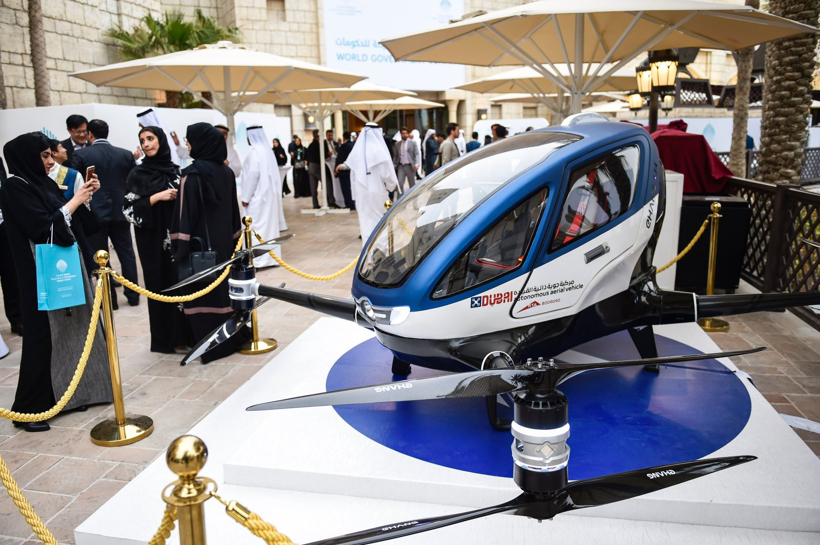 На выставке Gitex представили Летающее такси и "умный пешеходный переход"