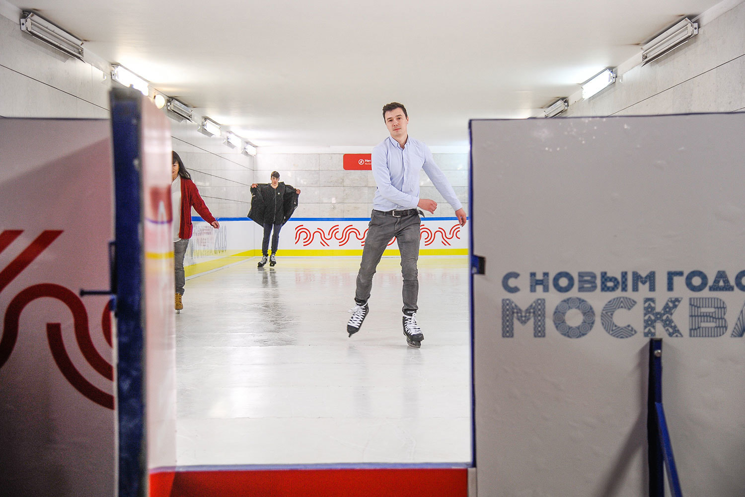В московском метро открылся бесплатный каток