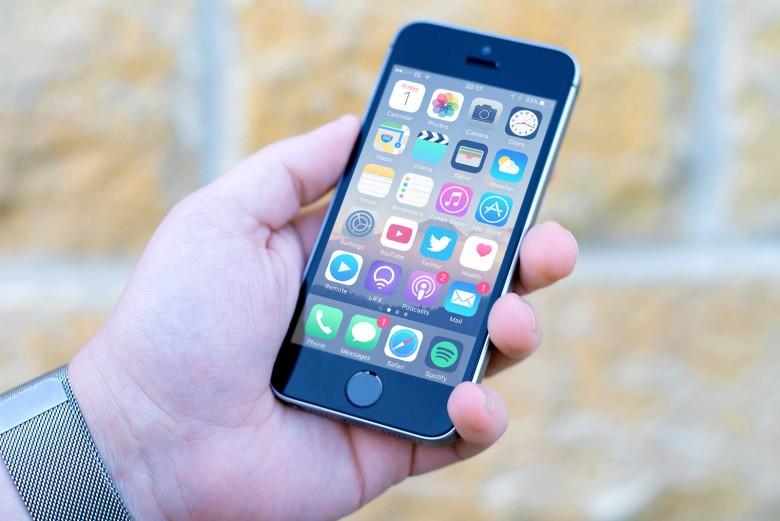 В сети появился первый снимок нового iPhone SE