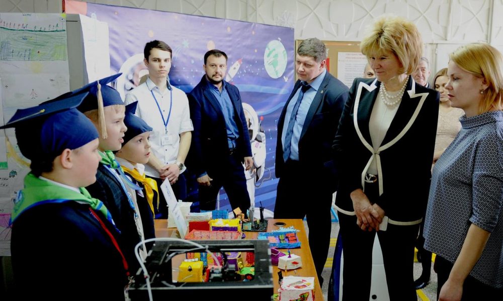 Минобрнауки: ЕГЭ нужно не отменять, а дополнить механизмом учета знаний особых детей