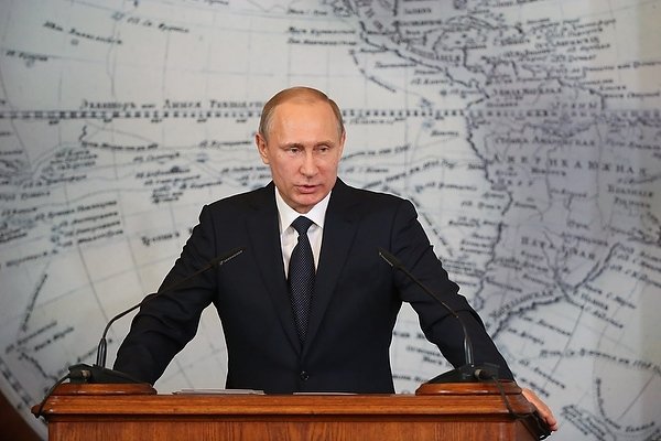 Владимир Путин вручил награды Русского географического общества