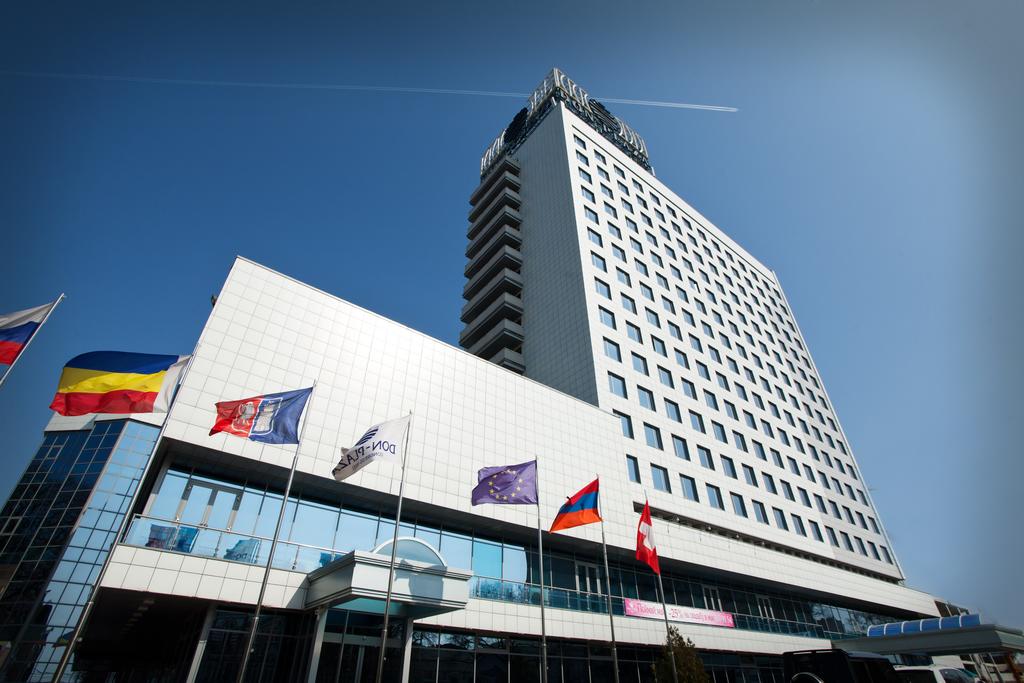 Представители Конгресс-отеля Don-Plaza встретились с выпускниками ЮФУ