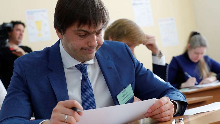 Чиновники и министры сдают ЕГЭ