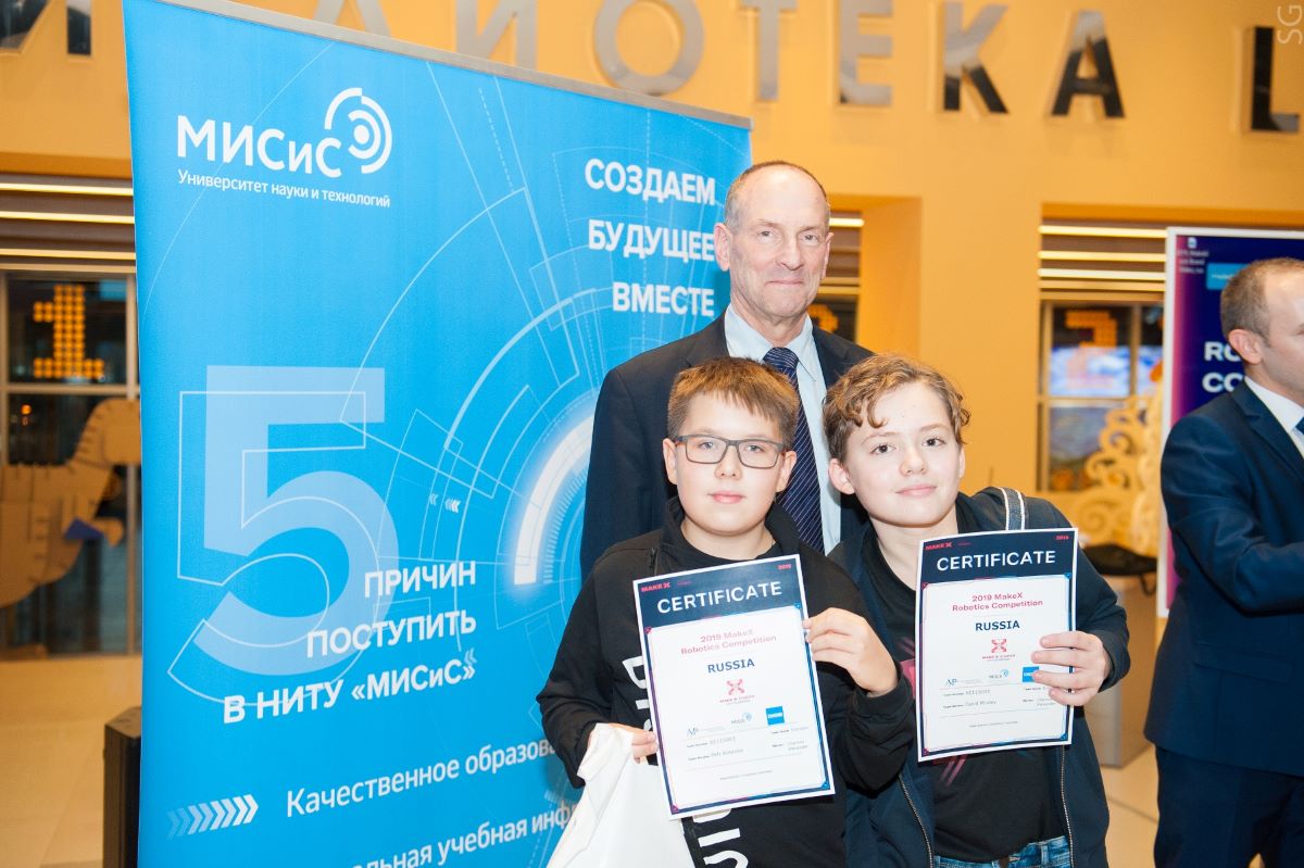 Школьники из РФ едут на соревнования по робототехнике MakeX-2019 в Китай