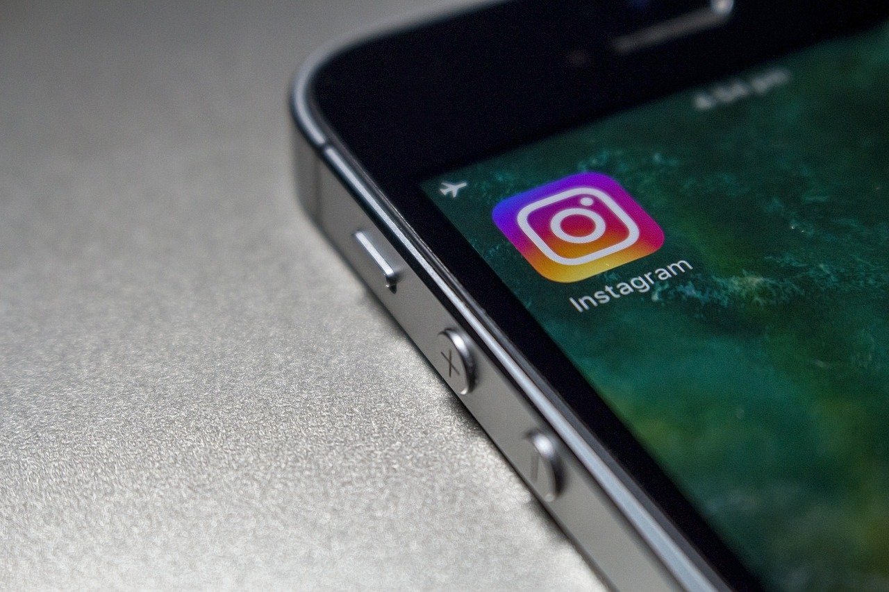 Минпросвещения порекомендовало проводить классные часы в Instagram