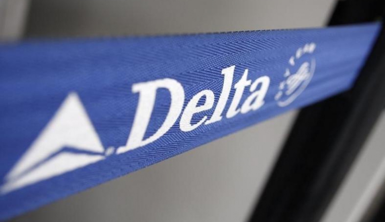 Авиакомпания Delta принесла извинения снятому с рейса россиянинину