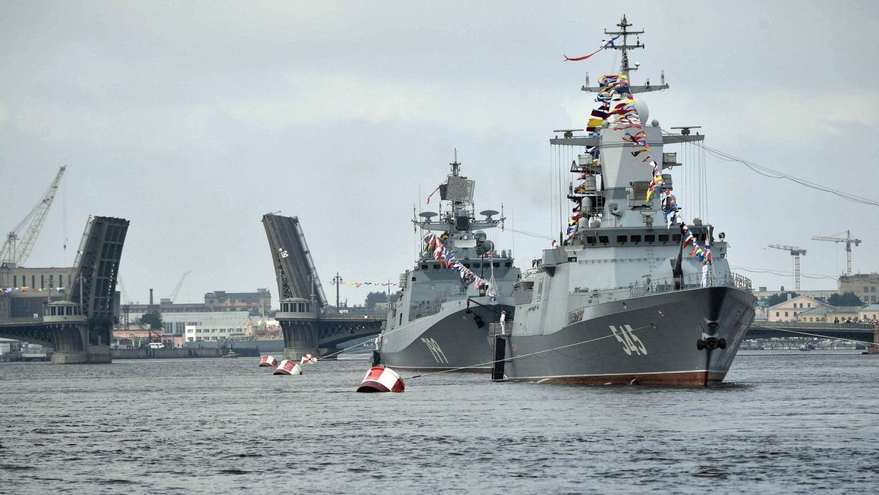 В Петербурге завершился парад ко Дню ВМФ