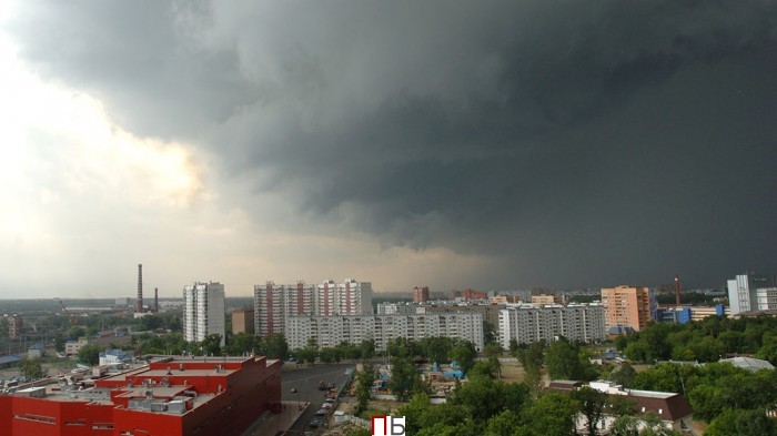 МЧС: сильный ветер и грозы ожидаются в ближайшие часы в Москве