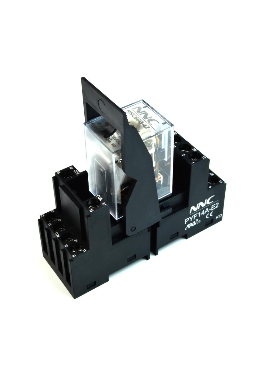 Комплект реле NNC68B-4Z-220VAC + колодка PYF14A-E2