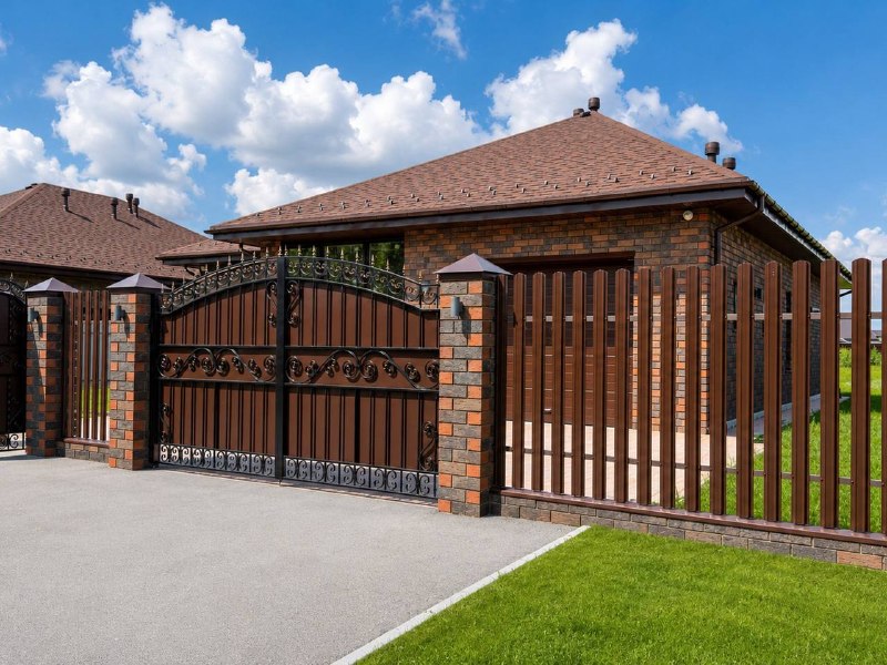 🏡 Дом, в который хочется возвращаться Новый готовый дом по проекту «Ежевика» расположен в посёлке Зелёные Холмы, всего в 15–20 минутах от Тюмени. Здесь есть в…