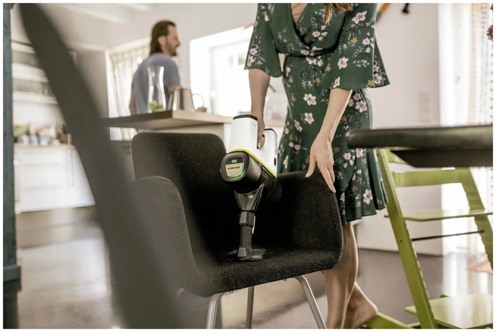 Пылесос вертикальный Karcher VC 6 Cordless ourFamily, белый (1.198-670.0)