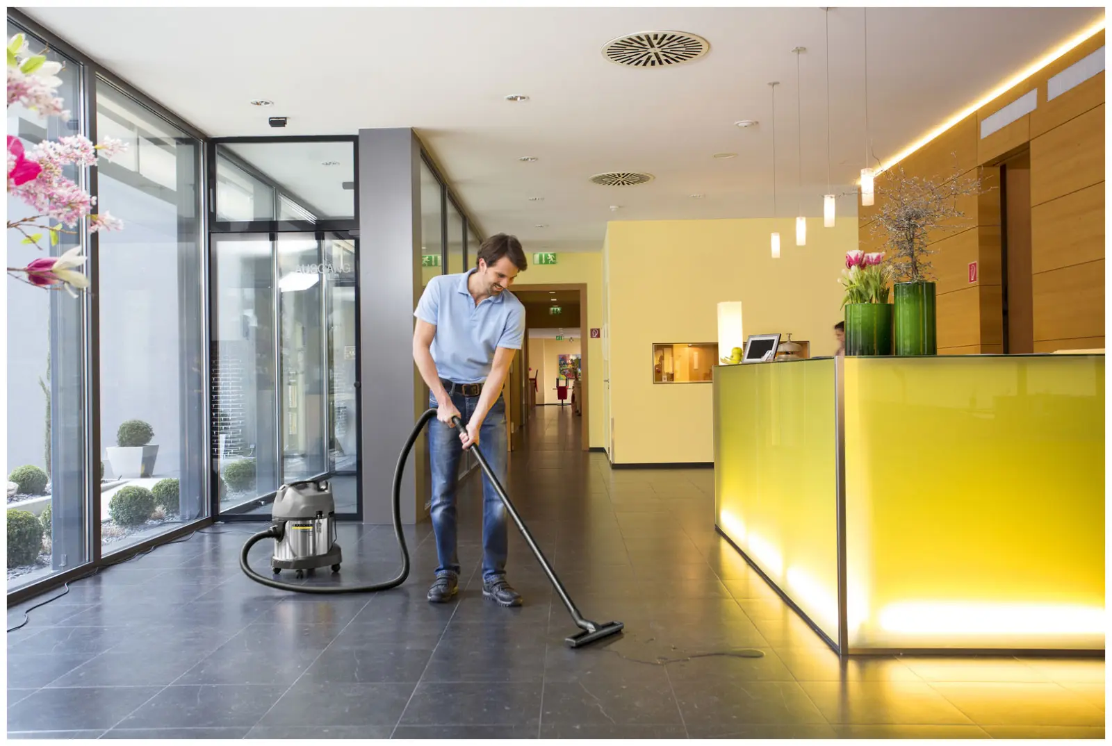 Профессиональный пылесос для влажной и сухой уборки Karcher NT 20/1 Me Classic Edition (1.428-548.0)