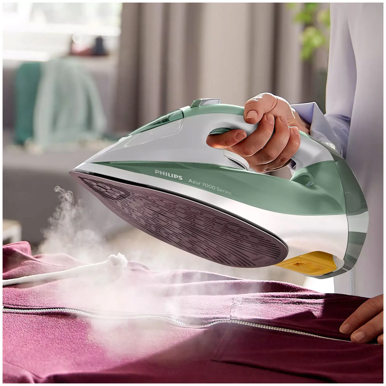 Утюг Philips DST7012/70 зеленый/белый