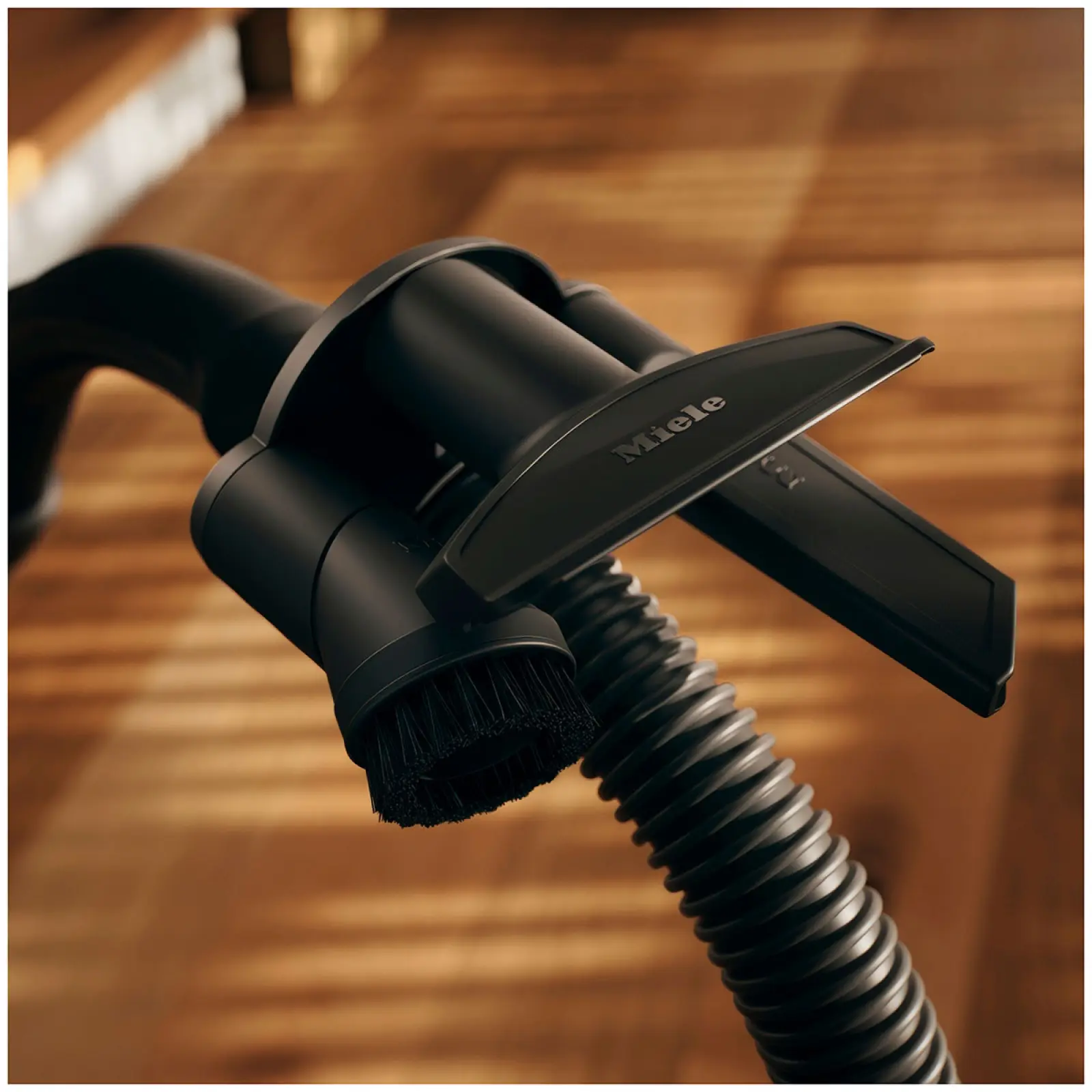 Пылесос напольный Miele Boost CX1 125 Edition Obsidian black