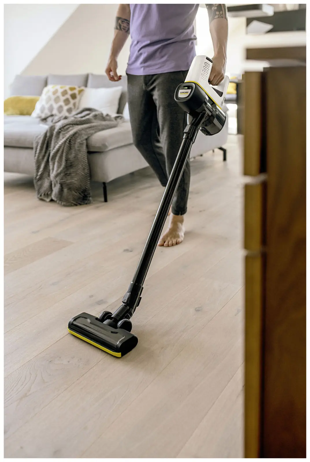 Пылесос вертикальный Karcher VC 4 Cordless myHome, белый (1.198-630.0)