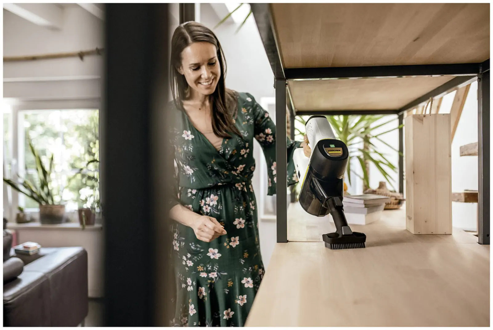 Пылесос вертикальный Karcher VC 6 Cordless ourFamily, белый (1.198-670.0)