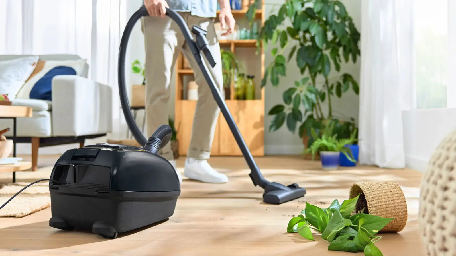 Пылесос напольный Bosch BGL38GOLD
