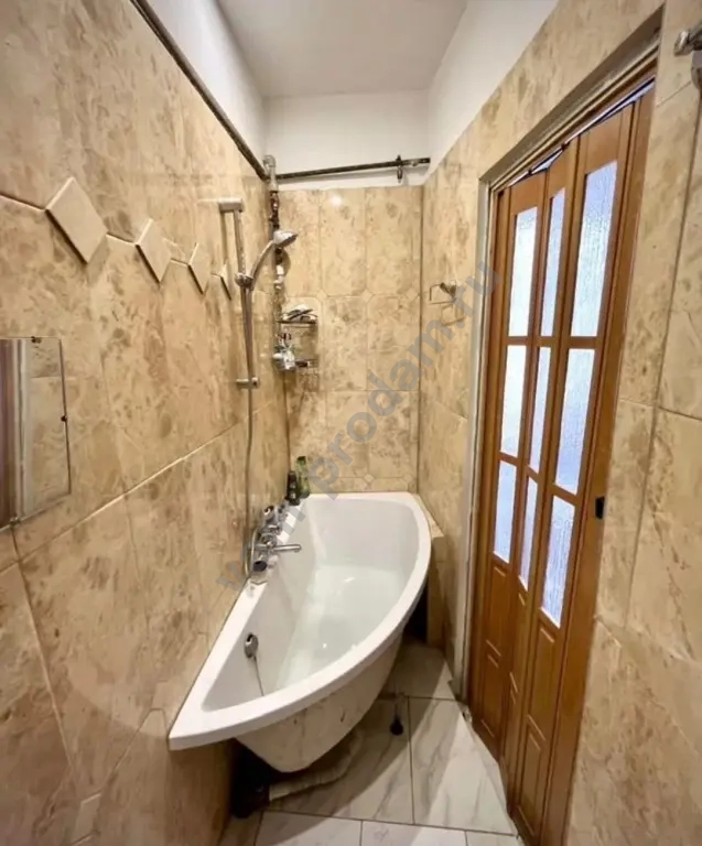 2-к. квартира, 52 м², 3/3 эт.