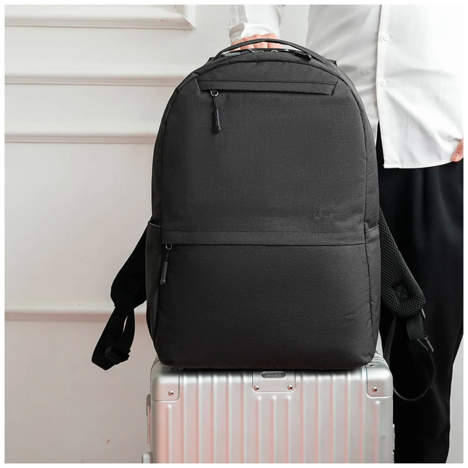 Рюкзак для ноутбука Lamark B157 Black 17.3
