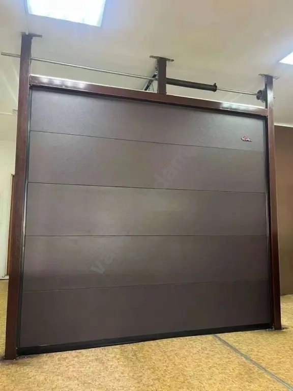 Гаражные секционные ворота от фирмы Steelway!