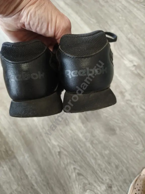 кроссовки