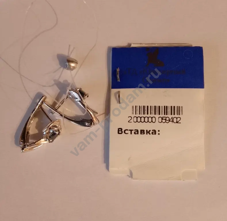 Серьги запятая из серебра с фианитами и сапфирами