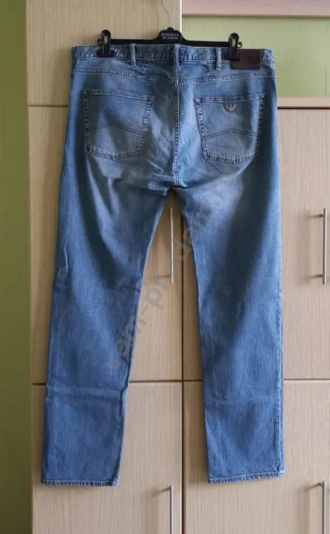 Джинсы Armani