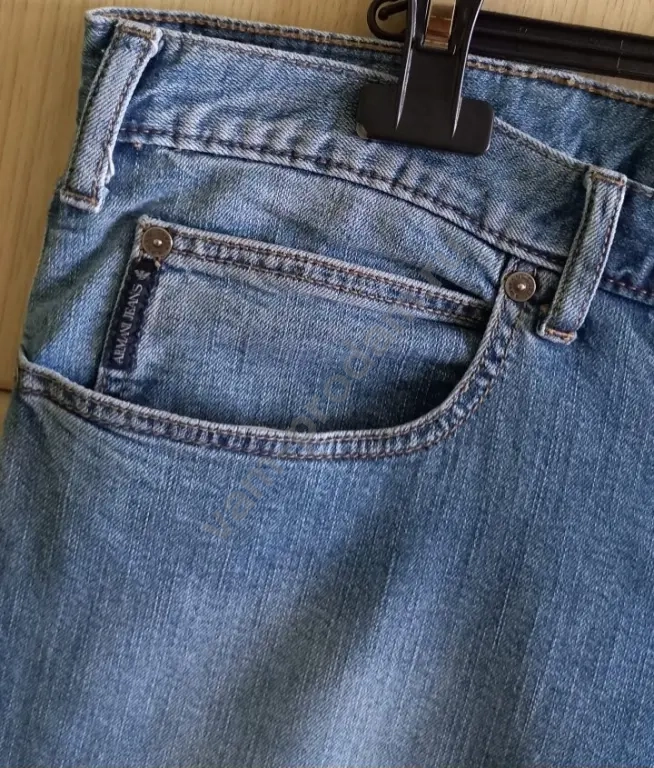 Джинсы Armani
